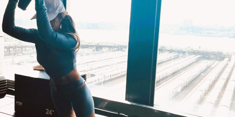 10 Ab exercises that won’t mess up your hair