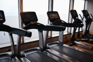 Read more about the article Stay Fit on Vacation: Top Tips from a Cruise Fitness Director (new PODCAST!)